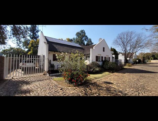 2 BEDROOM TOWNHOUSE FOR SALE IN ALBERTSDAL